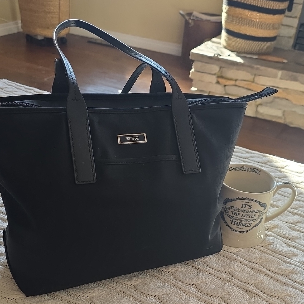 TUMI nylon tote bag!